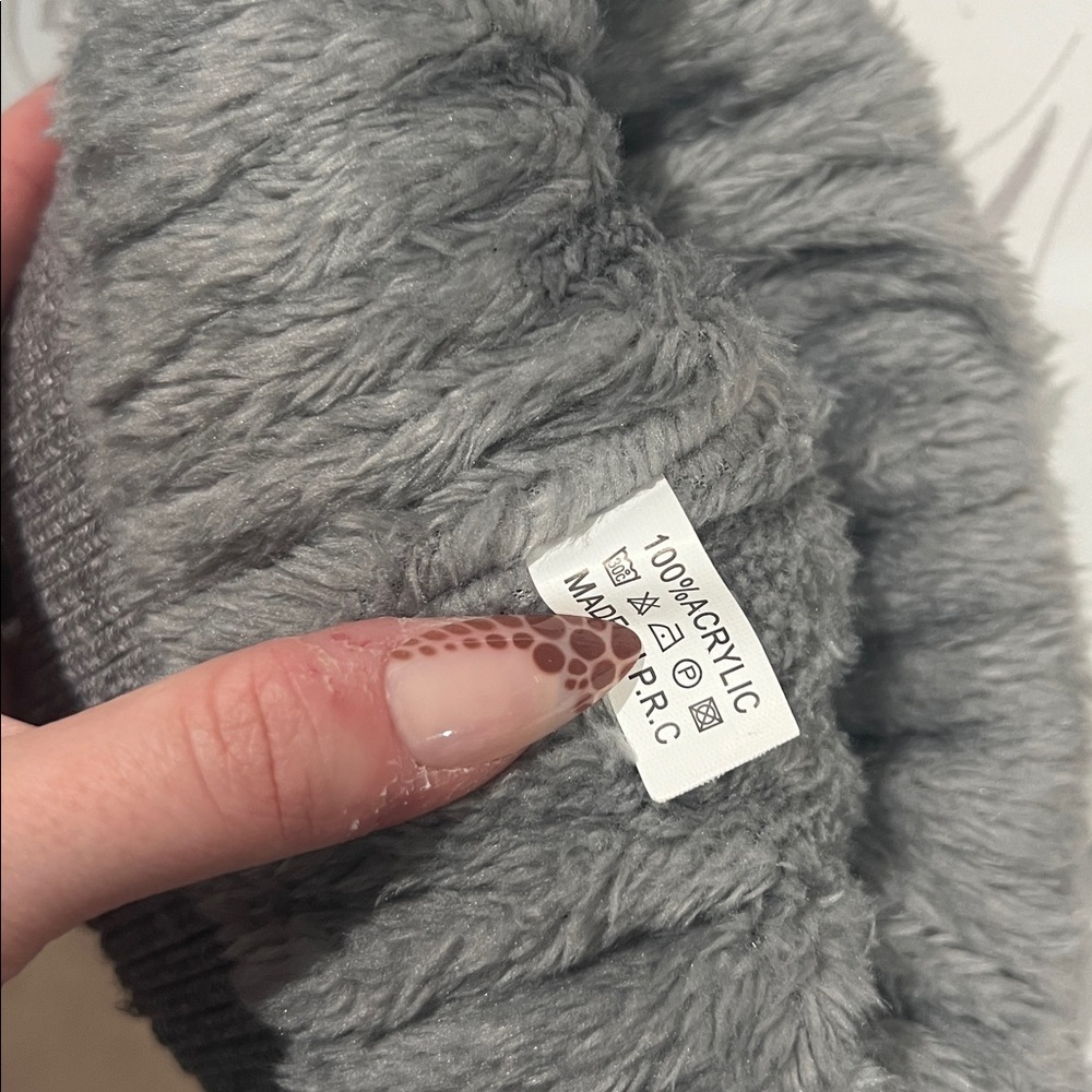 224. Gray Pom-Pom Knit Beanie - Picture 5 of 5